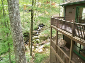 Creekside Falls Cabin - 3 bedroom /3 bathroom /2 family rooms / hot tub / wifi Maggie Valley